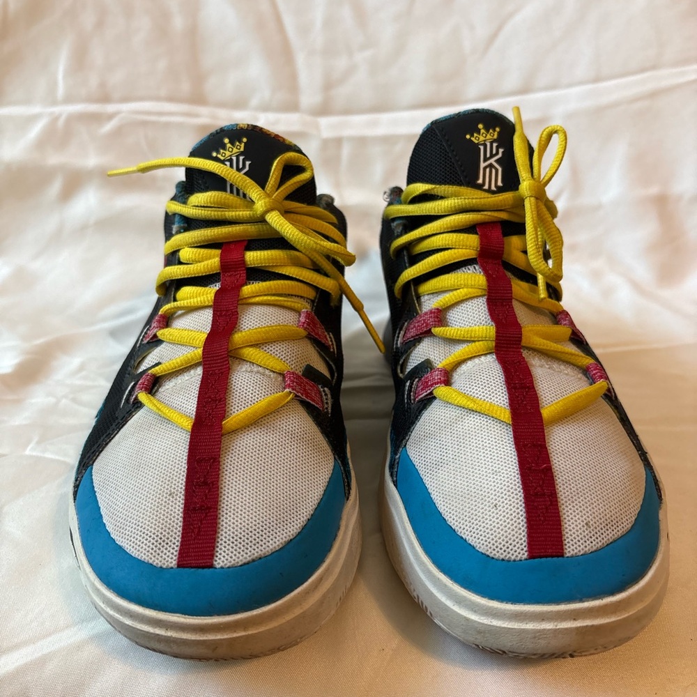 Nike Kyrie Irvin Flytrap, kids,Multicolor Athletic Sneakers - Yellow, Blue & Red
